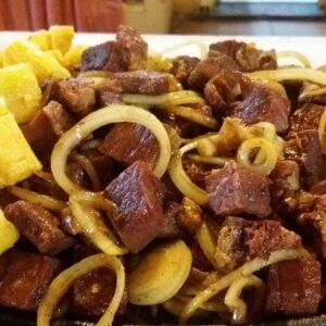Carne Seca Acebolada com Mandioca 800g